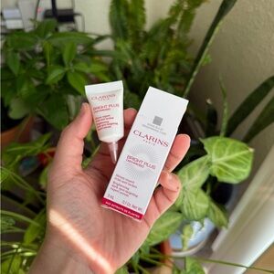 Clarins Bright Plus Brightening Vitamin C & Niacinamide Dark Spot Serum – 3ML